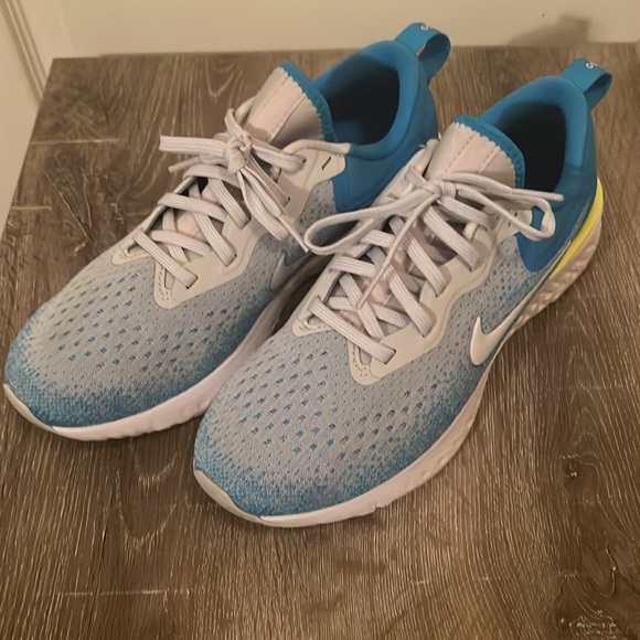 NIKE ODYSSEY REACT size 8.5 • EUC LIKE NEW - Picture 2 of 9